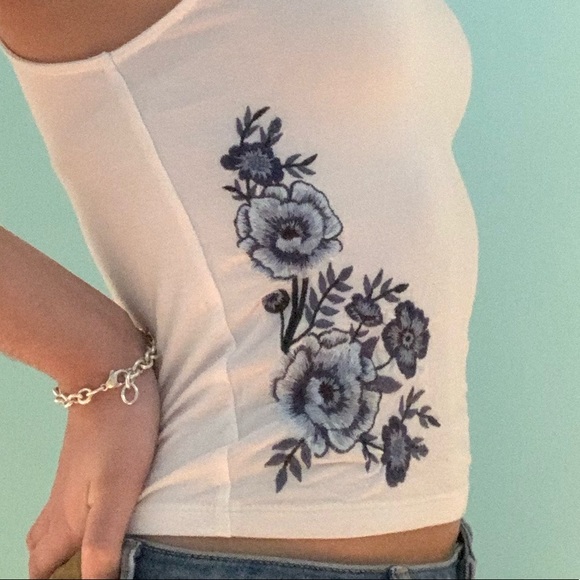 American Eagle embroidered white tank - Picture 3 of 3